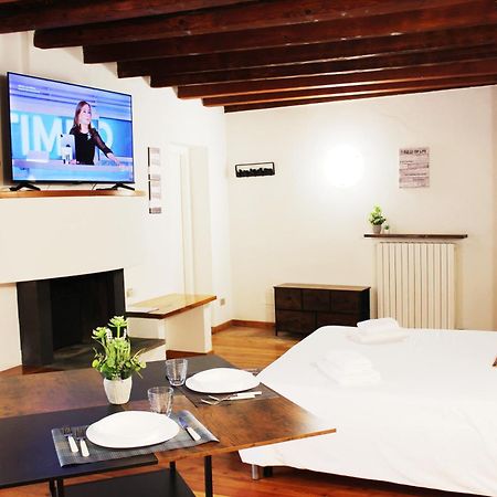 Hbhall Navigli 2 Apartment Milan Bagian luar foto