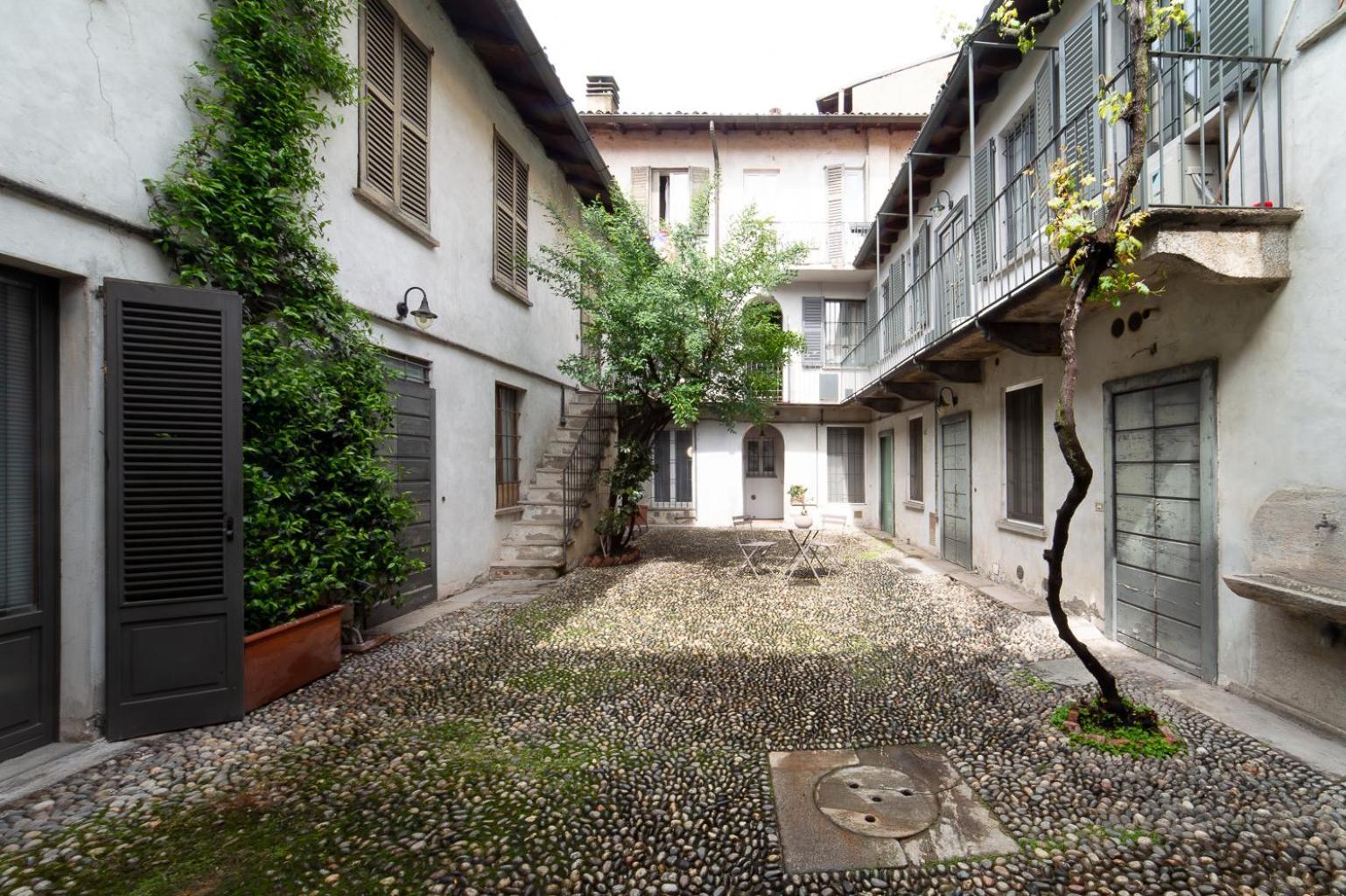 Hbhall Navigli 2 Apartment Milan Bagian luar foto